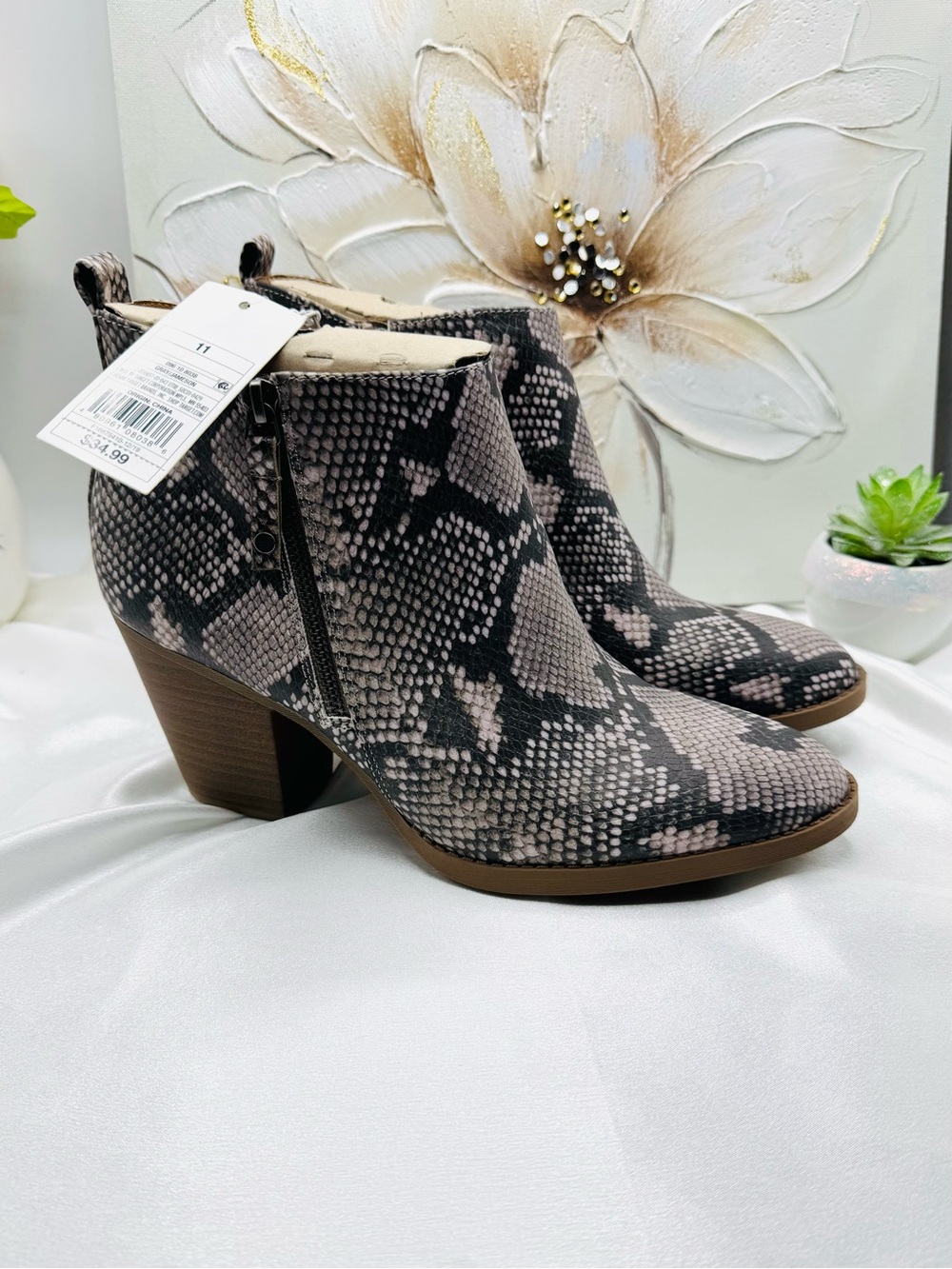 Women's Jameson Faux Leather Booties sz 11